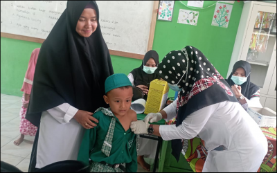 Siswa Kelas 1 MI-Nahdiyah Terima Imunisasi Tetanus dari Puskesmas Tapung Hilir 2